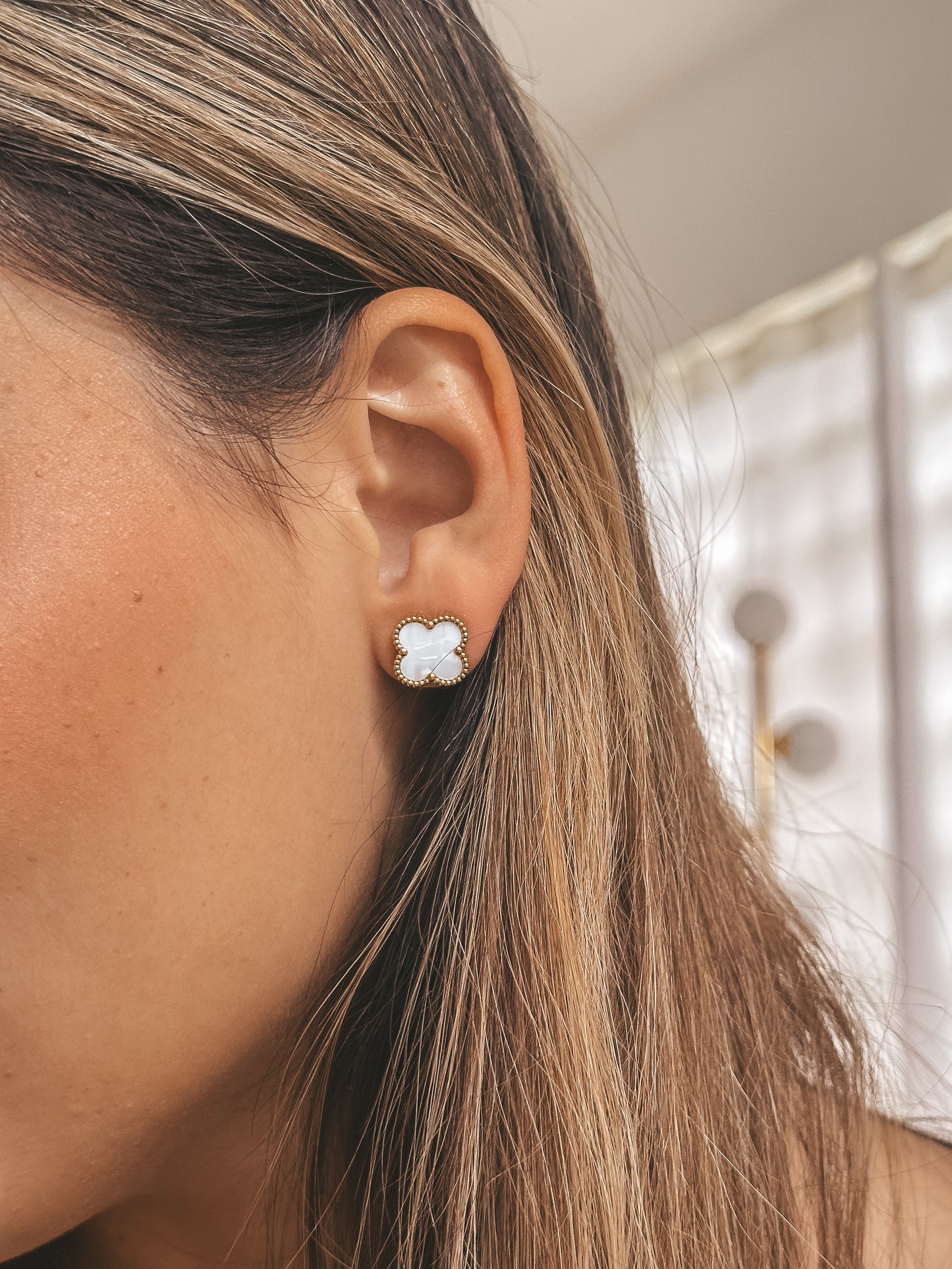 Clover Studs | Pearl White