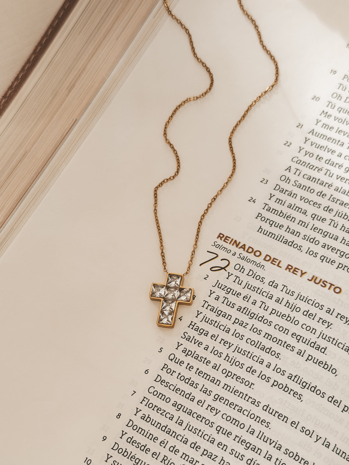 Le Cross Necklace