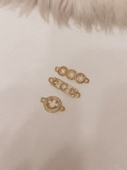 Amuletos de zapatos de moda