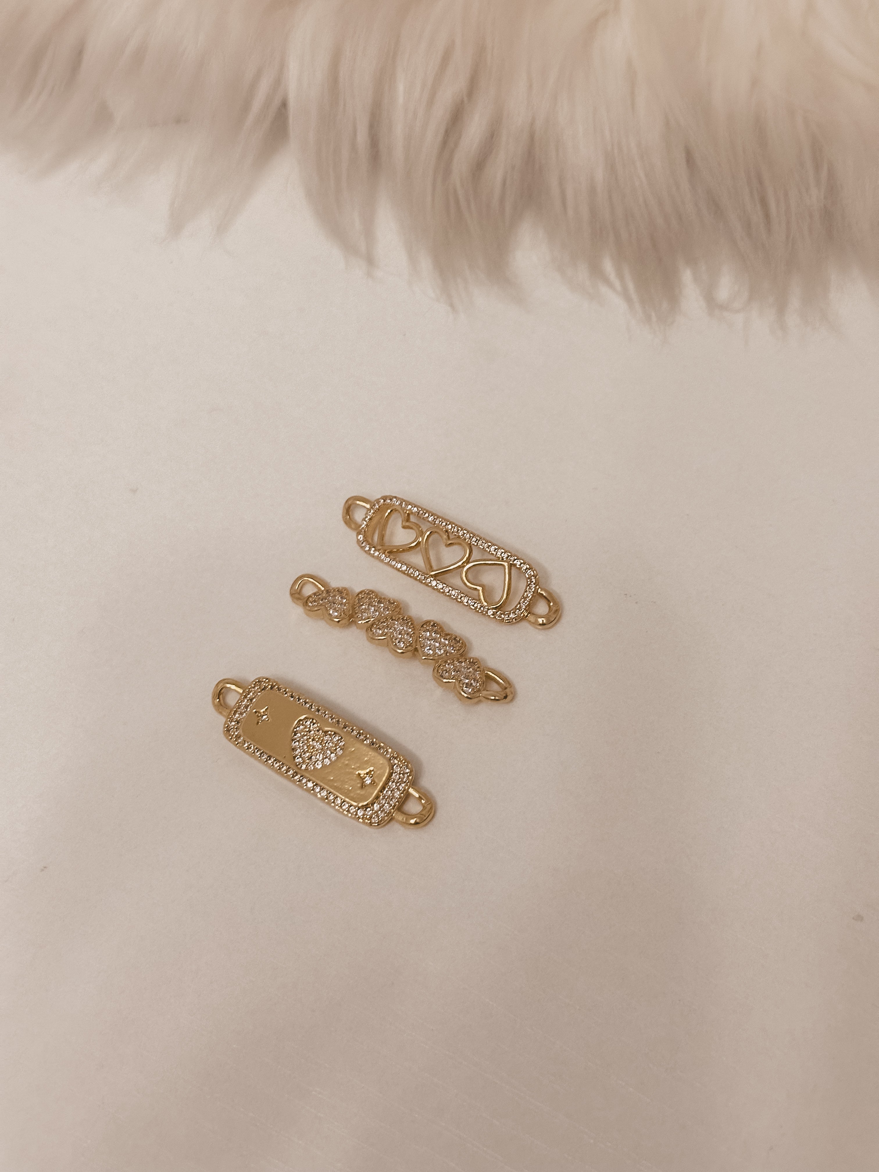 Amuletos de zapatos de moda