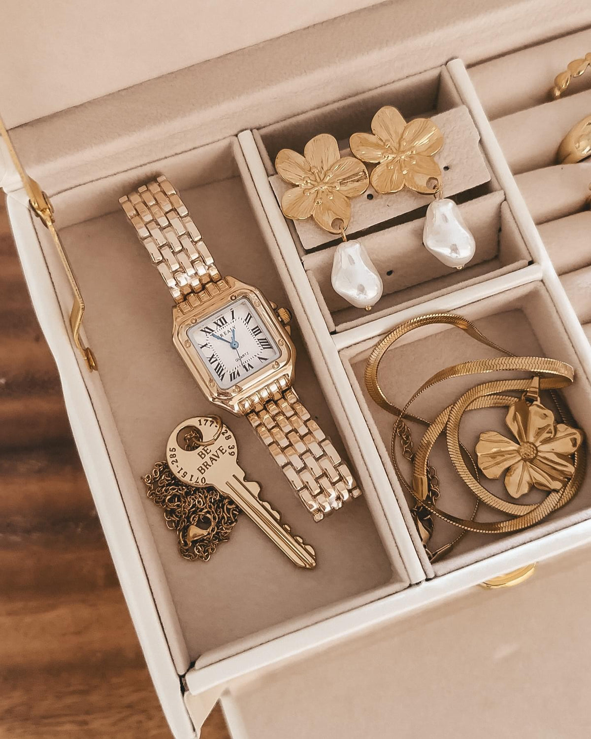 The Vintage Watch Golden | 𝑷𝒓𝒆-𝒐𝒓𝒅𝒆𝒓
