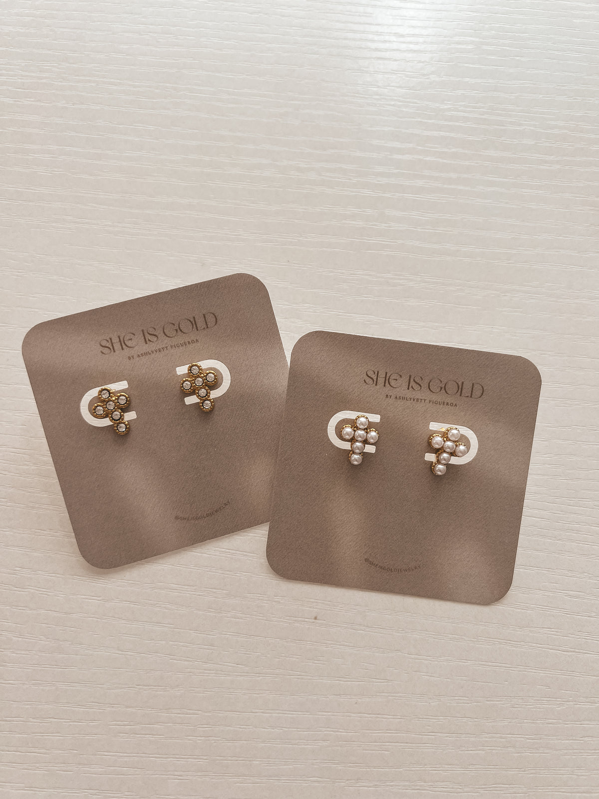 Venecia Cross Studs