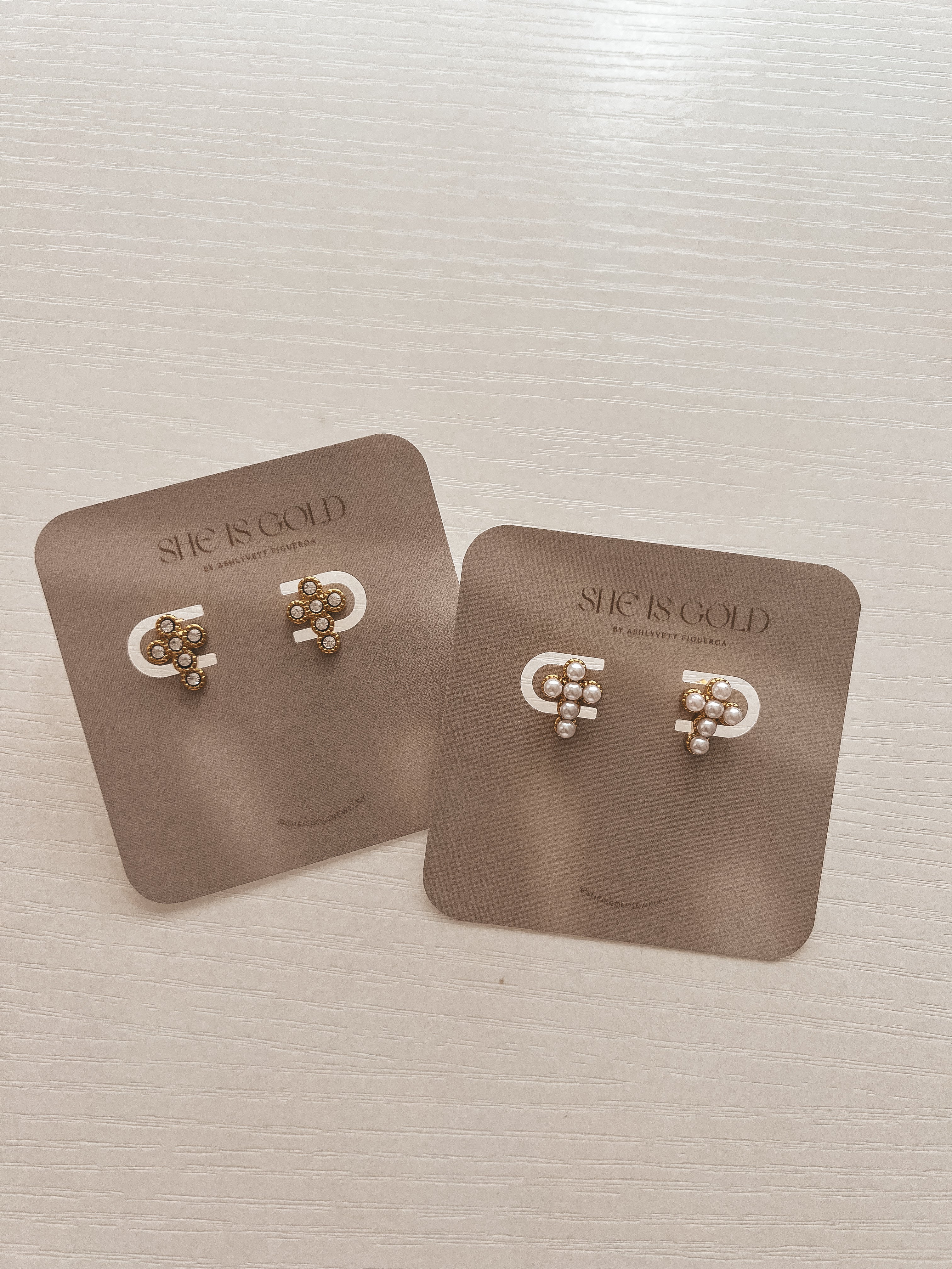 Venecia Cross Studs