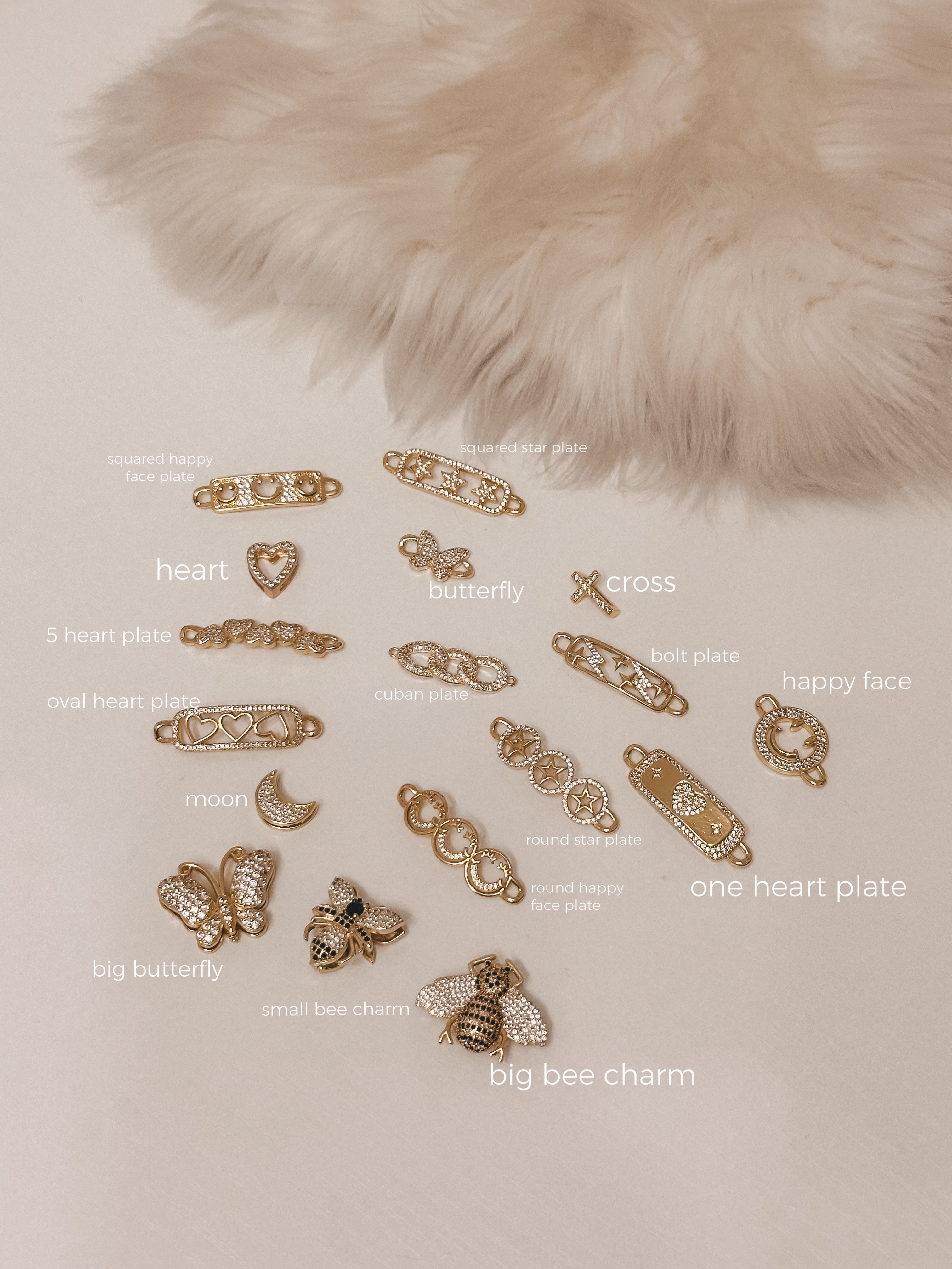 Amuletos de zapatos de moda