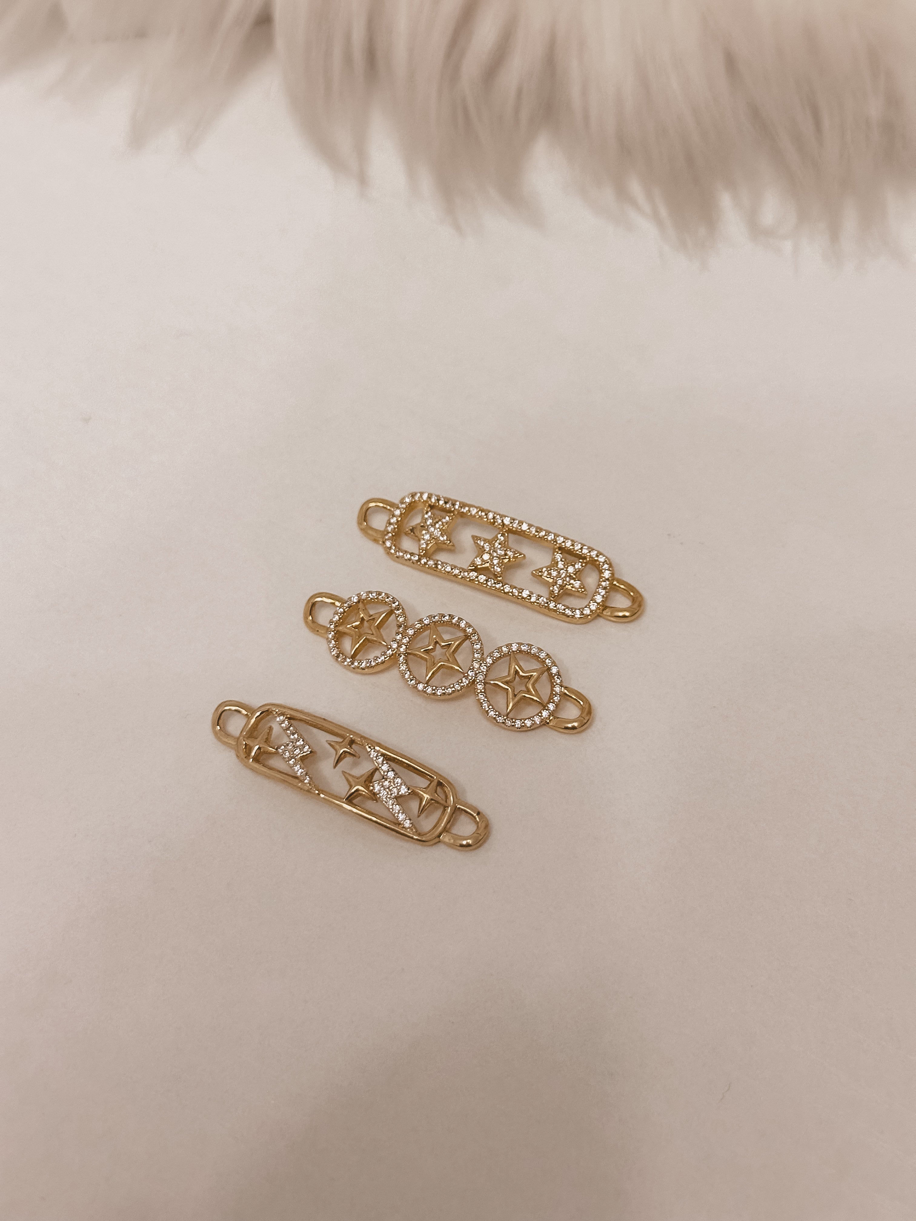 Amuletos de zapatos de moda