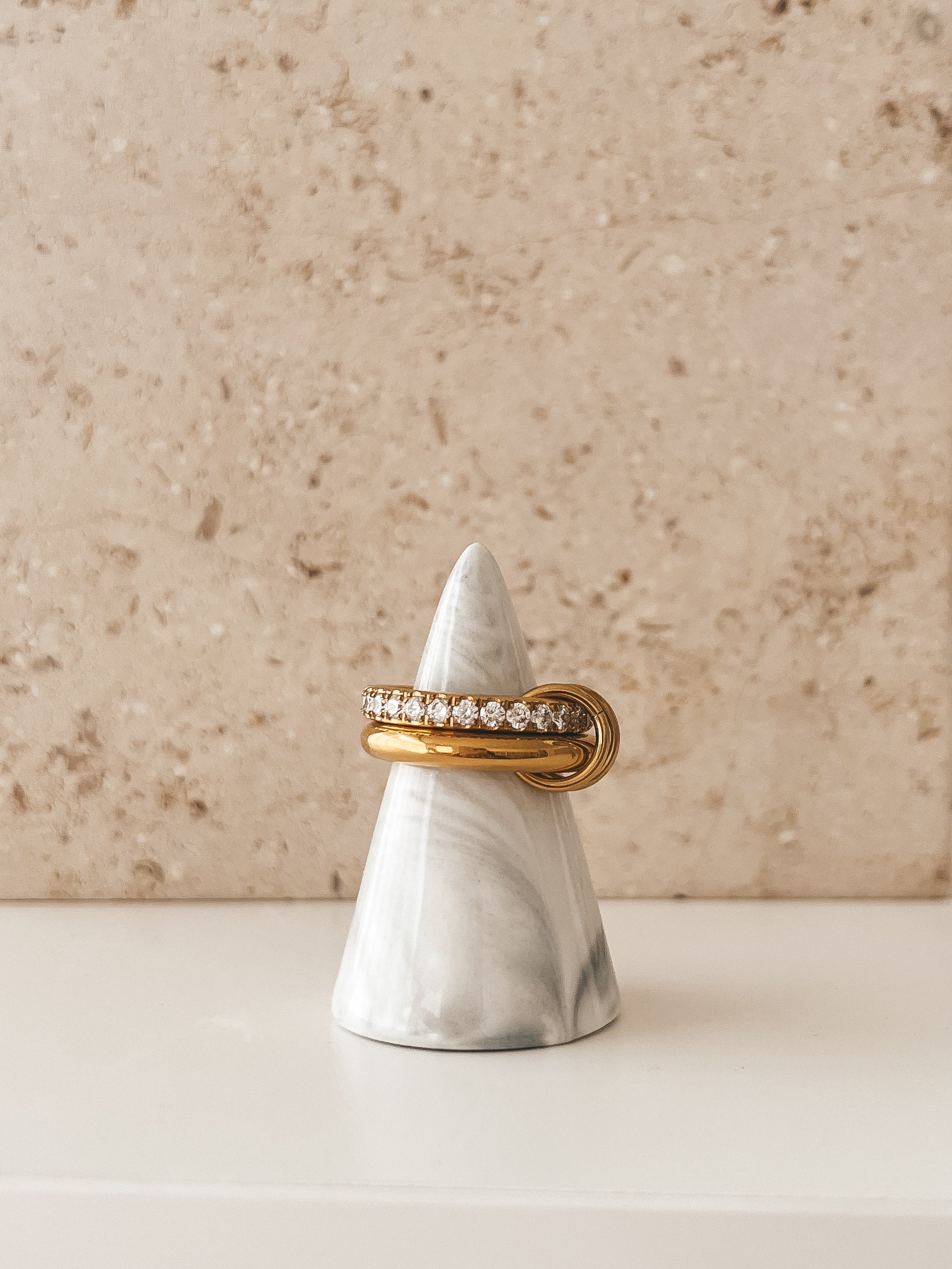 Lia Ring