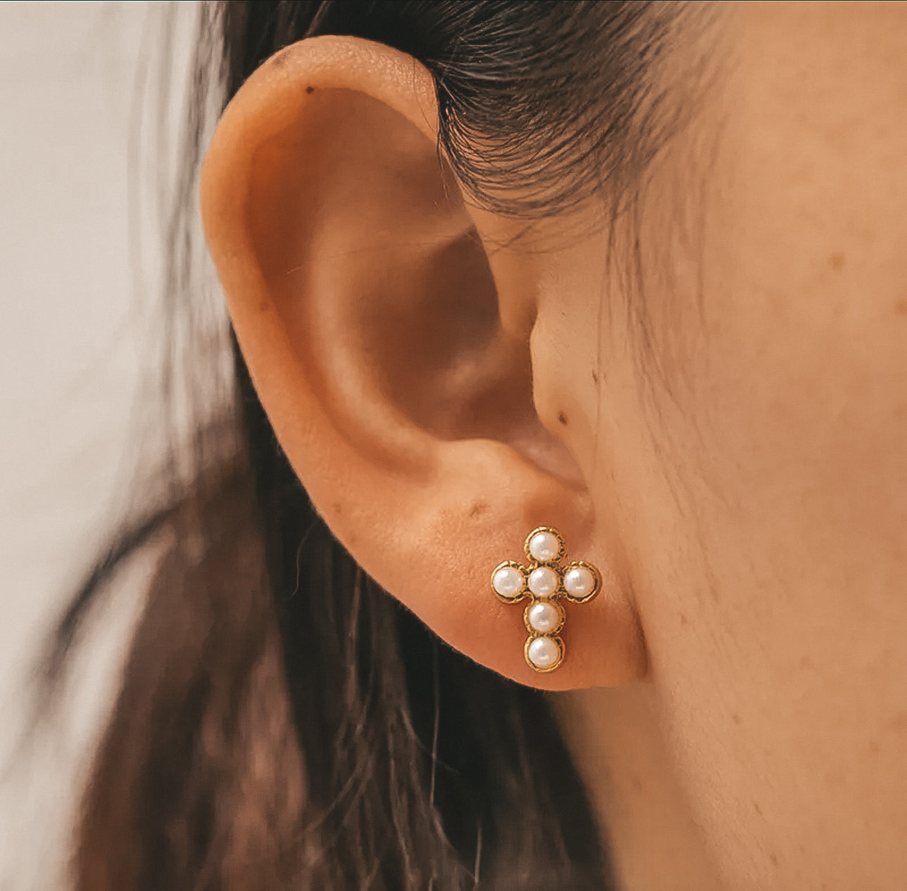 Venecia Cross Studs